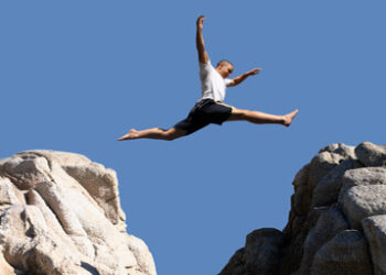man_leaps_gorge_410