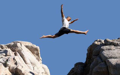 man_leaps_gorge_410