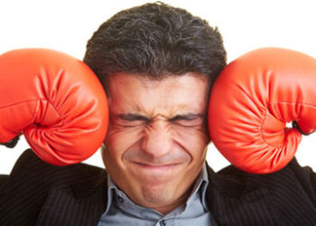 boxing_gloves_on_man_410