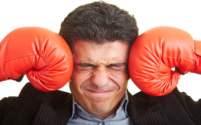 boxing_gloves_on_man_410