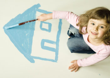 Kid_with_brush