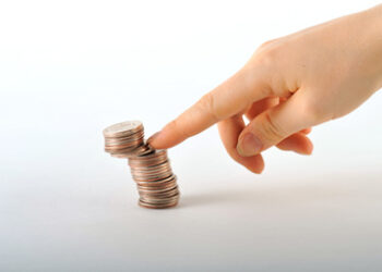 M&G’s pre-tax profits halve in H1