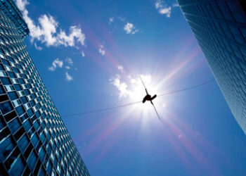 Tight_rope_wallker
