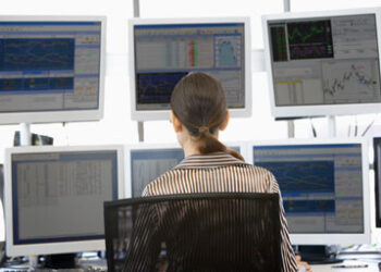 Industry must do more to inspire female investors