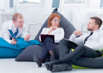 Relaxed_business_meeting