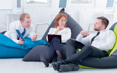 Relaxed_business_meeting