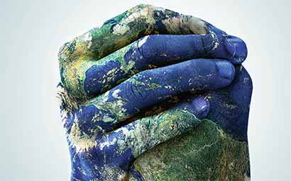 Globe_hands