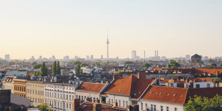 Deutsche Investment adds to real estate portfolio