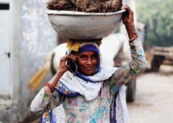 Indian_woman_on_mobile