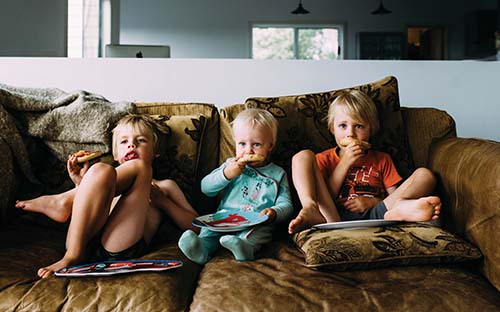 Kids_watching_TV
