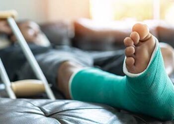Man_with_broken_foot
