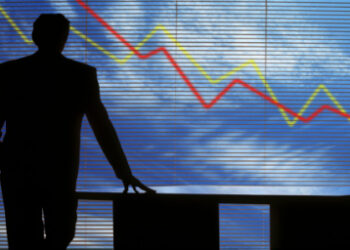Britain’s economic outlook fears grow as yield curve inverts