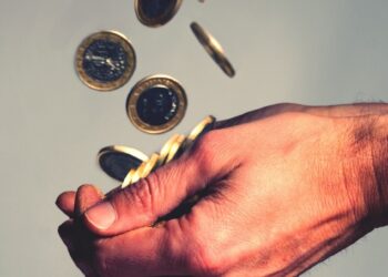 coin_x_hand_new