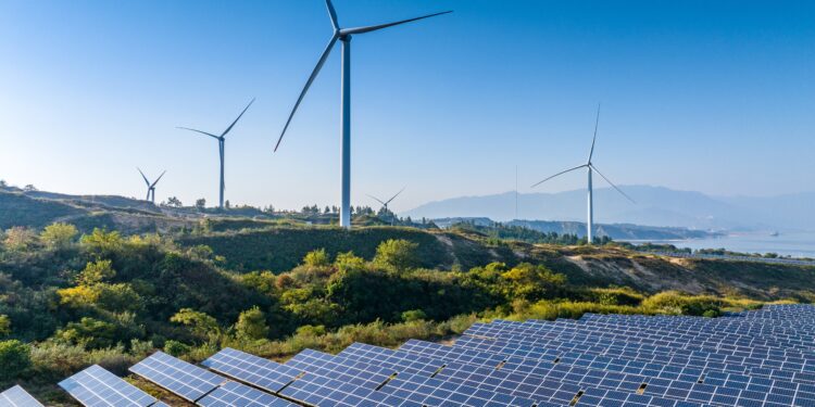 UK pension funds and insurers favour renewable energy