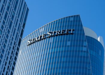 SSGA launches fund to track hedge fund returns
