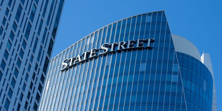 SSGA launches fund to track hedge fund returns