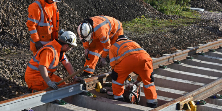 Investors call for more workforce reporting among FTSE 350