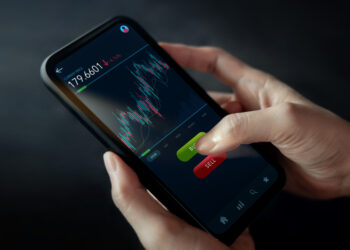 Ex UBS head joins AI wealth management startup