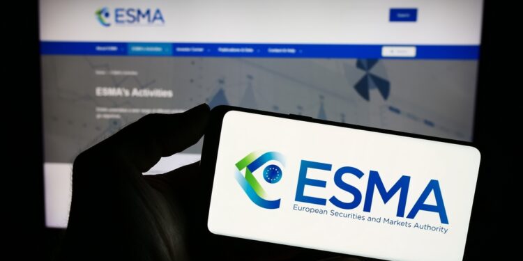 EU investors suffer from ineffective fund management, trade body claims