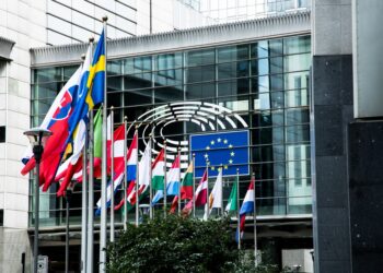EU fund costs fall, but only slowly