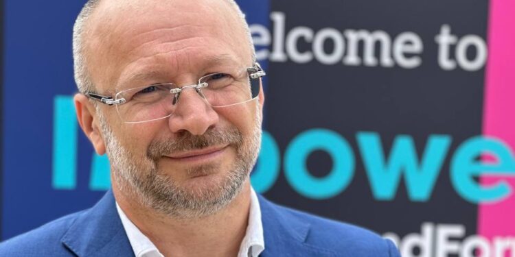 Do investors have to reshape their strategy during the energy transition? 