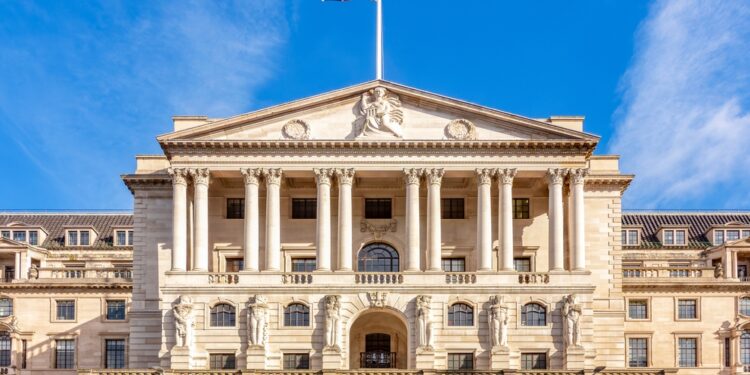 Fund managers broadly welcome BoE decision to cut UK interest rates to 4.25% in quarter-point cut