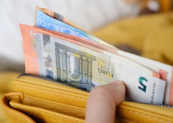 EU savers missing €4.8tn investment opportunity, report warns