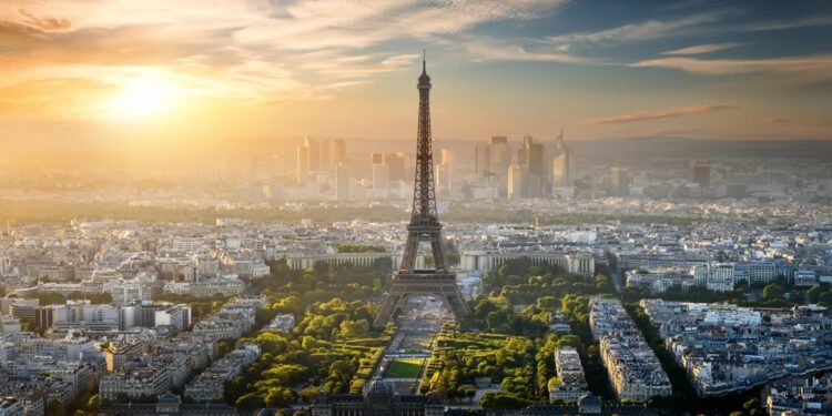 Political crisis weighs on French financial markets