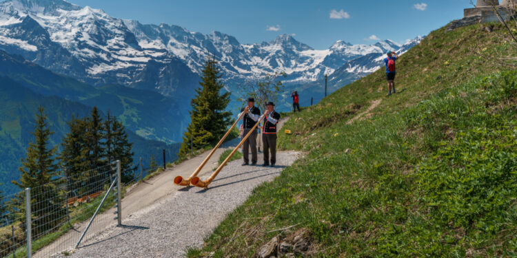 Swiss banks trial deposit token on blockchain