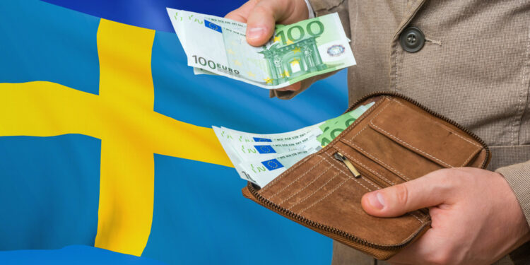 Swedish pension agency seeks tech fund managers