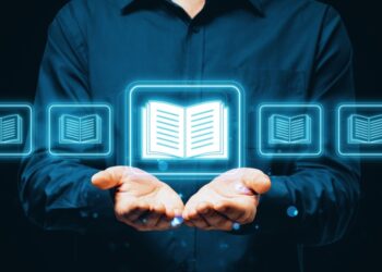 Fund managers outshine media in content readability report
