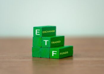 JP Morgan launches hedged equity-laddered overlay active ETFs.