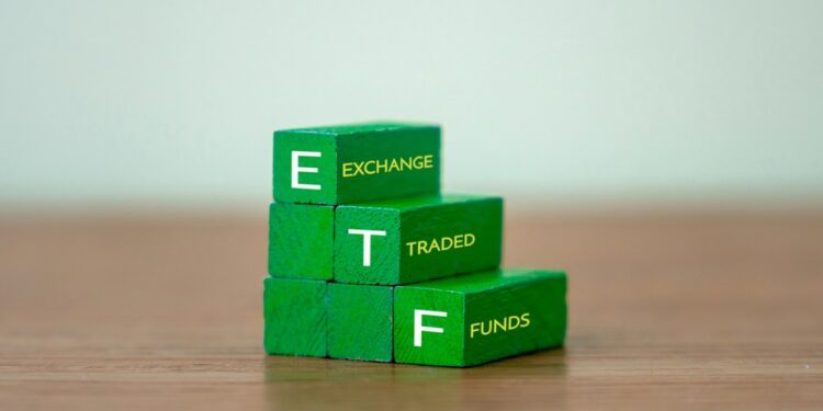 JP Morgan launches hedged equity-laddered overlay active ETFs.