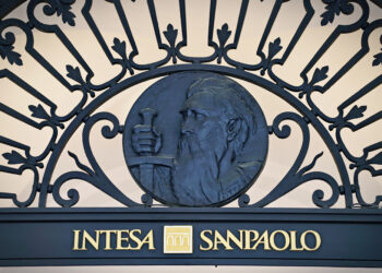 State Street extends strategic relationship with Intesa Sanpaolo