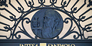 State Street extends strategic relationship with Intesa Sanpaolo