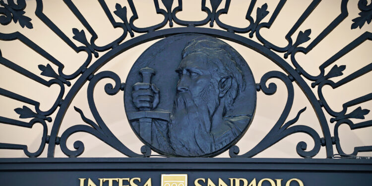 State Street extends strategic relationship with Intesa Sanpaolo