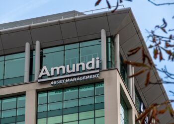 Amundi takes 10% stake in ICG as part of private credit push