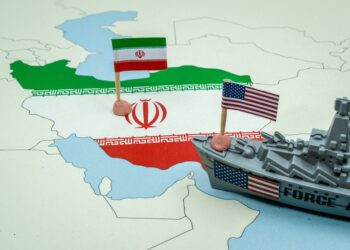 Fund managers turn bearish amid geopolitical unrest